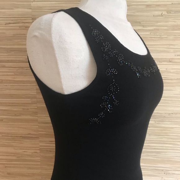 Eye Candy Body Con Sleeveless Knit Sweater - Picture 4 of 9